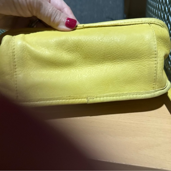 American Leather Co Pale Yellow Leather Crossbody Bag - Picture 11 of 11